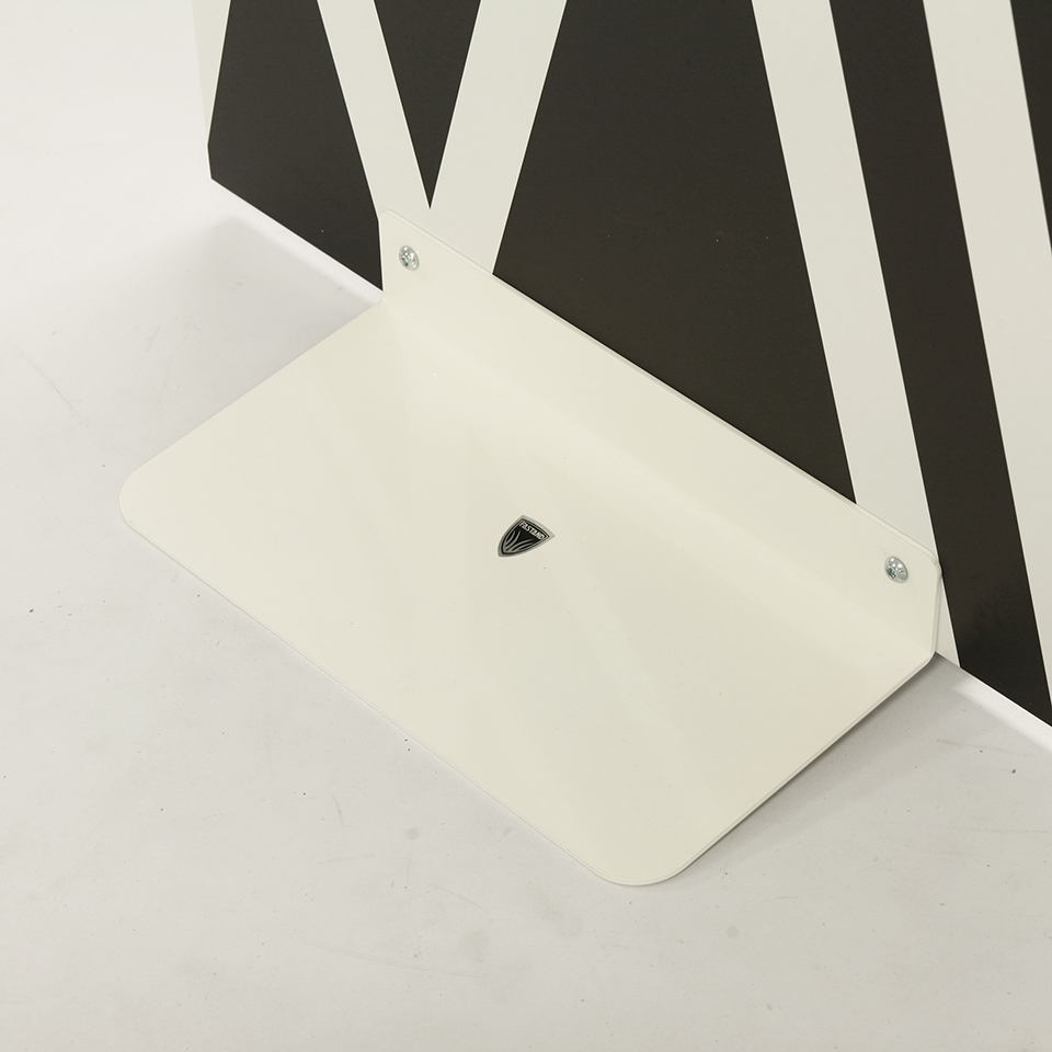  weiße Türverkleidung