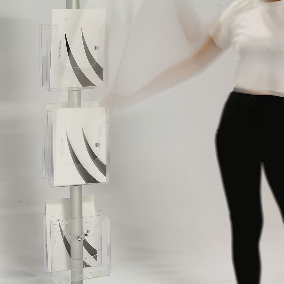  freistehende Broschürenhalter