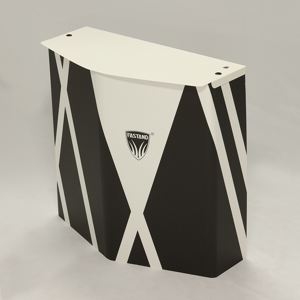 fronta-banchetto-freccia vor dem tragbare werbetheke