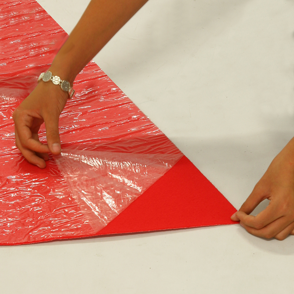 moquettes-con-protezione-plastica-rosso