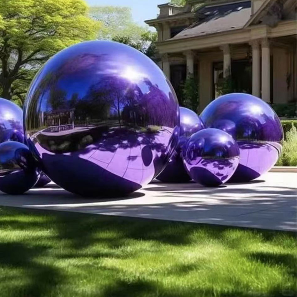 Ausstellungsstand mit Regalen und Ausstellungsnischen