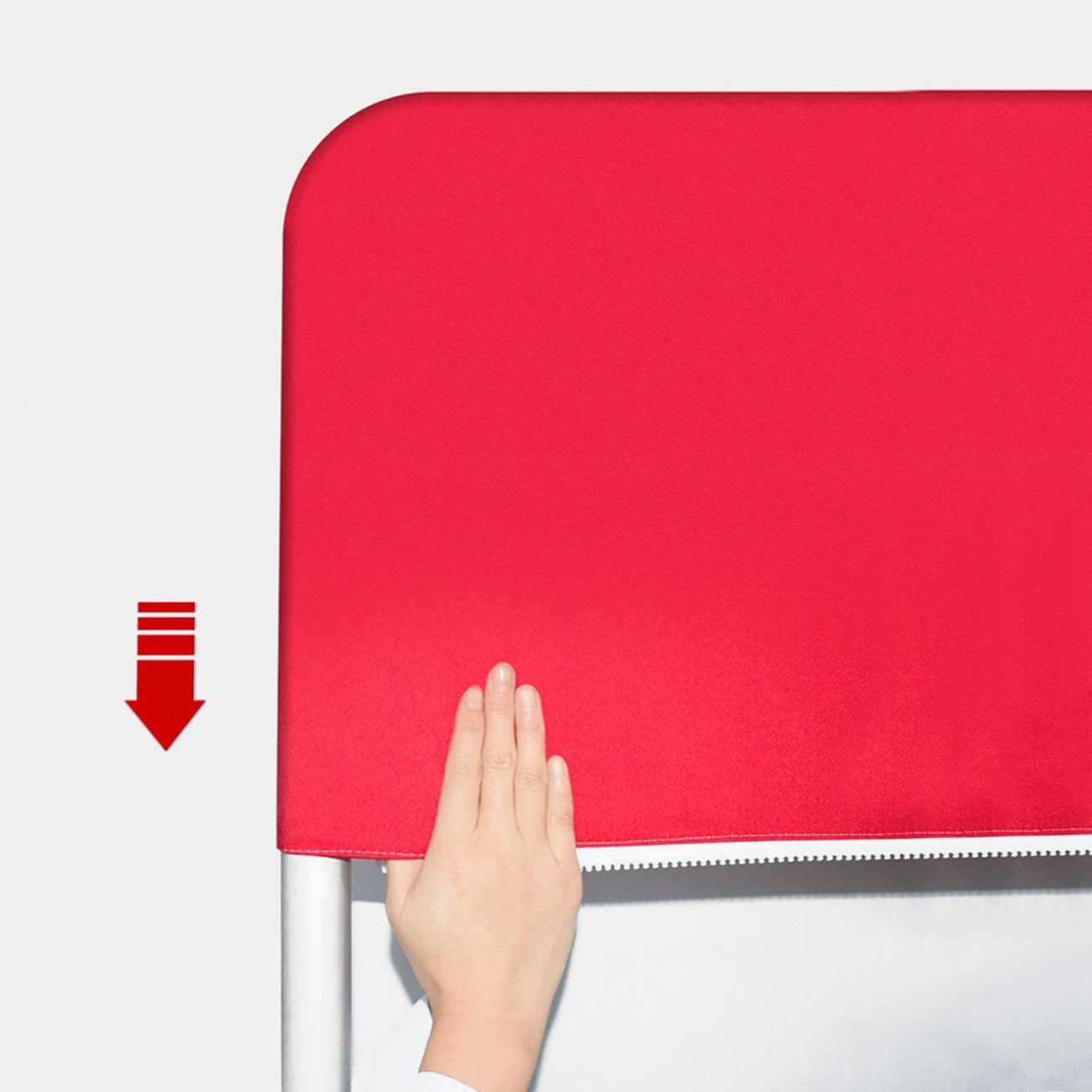 Textilmontage an der Grafikwand